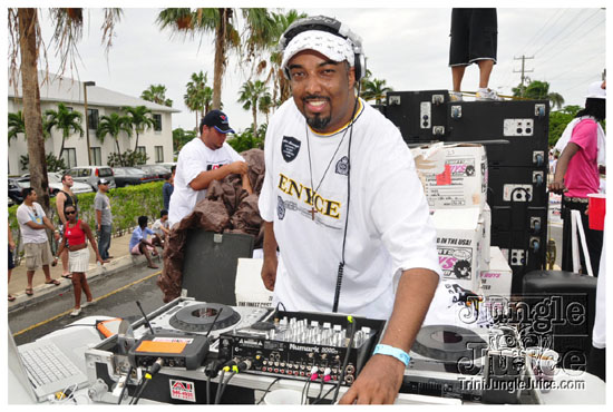 cayman_carnival_may09_pt2-047