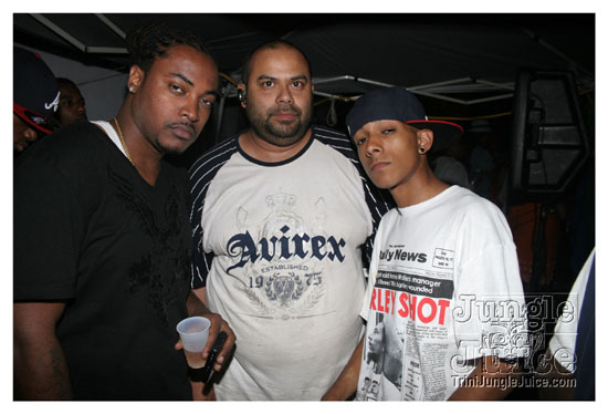 cribs_lost_in_jungle_jun21-038