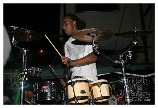 cribs_lost_in_jungle_jun21-041