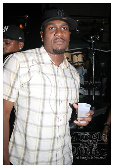 cribs_lost_in_jungle_jun21-042