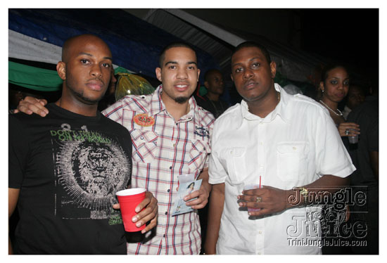 cribs_lost_in_jungle_jun21-058