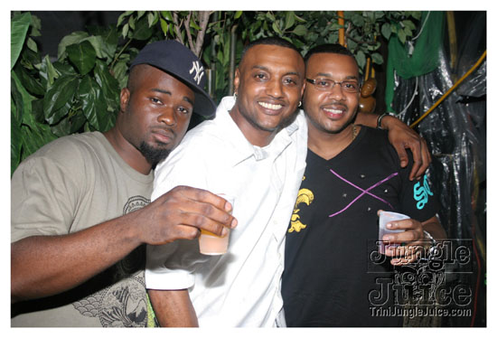 cribs_lost_in_jungle_jun21-064