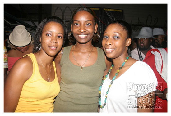 cribs_lost_in_jungle_jun21-065