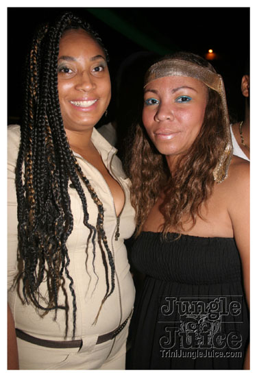 cribs_lost_in_jungle_jun21-070