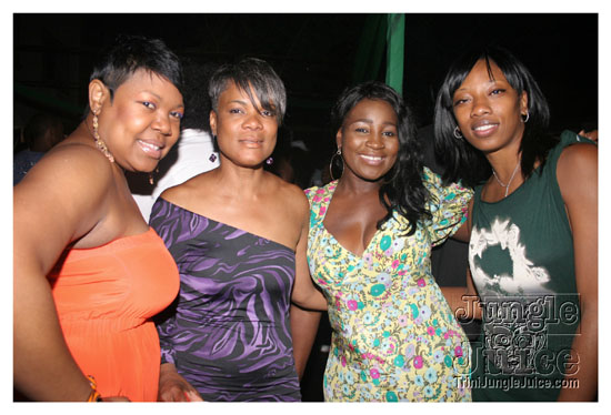 cribs_lost_in_jungle_jun21-077