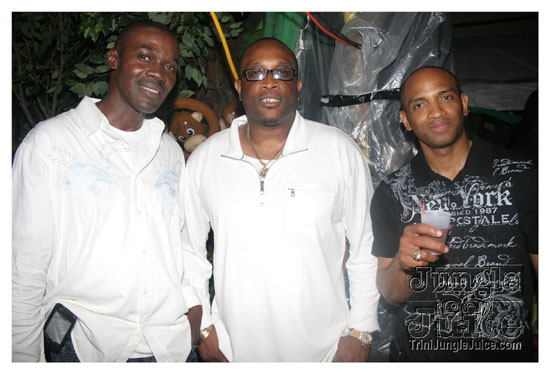 cribs_lost_in_jungle_jun21-087