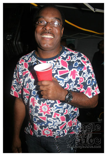 cribs_lost_in_jungle_jun21-090