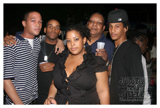 cribs_lost_in_jungle_jun21-092