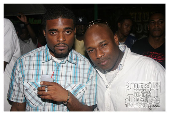 cribs_lost_in_jungle_jun21-093