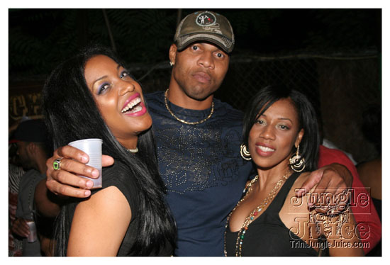 cribs_lost_in_jungle_jun21-094