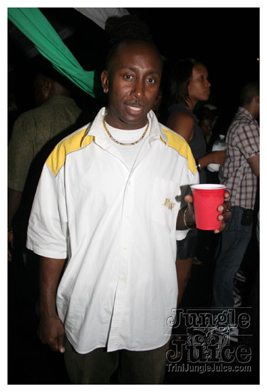 cribs_lost_in_jungle_jun21-107