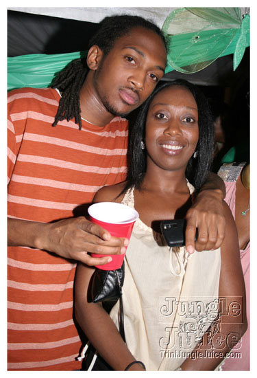 cribs_lost_in_jungle_jun21-123