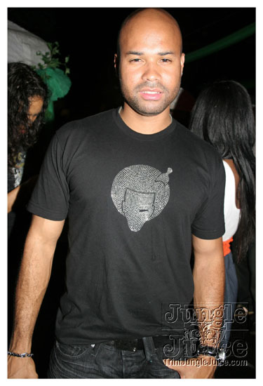 cribs_lost_in_jungle_jun21-124