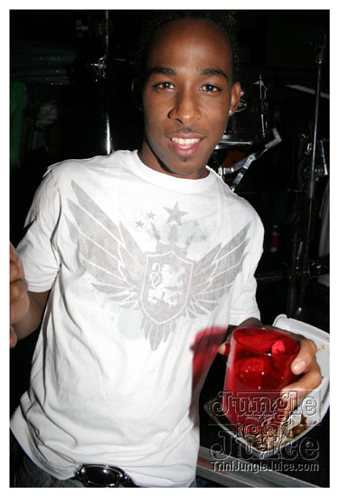 cribs_lost_in_jungle_jun21-133