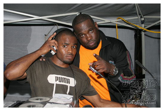 cribs_lost_in_jungle_jun21-139