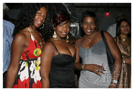 cribs_lost_in_jungle_jun21-140