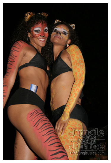 cribs_lost_in_jungle_jun21-144