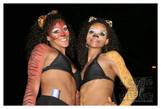 cribs_lost_in_jungle_jun21-145