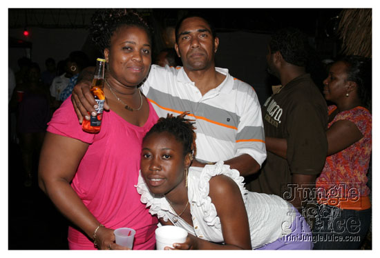 cribs_lost_in_jungle_jun21-150