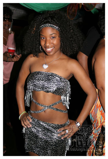 cribs_lost_in_jungle_jun21-157