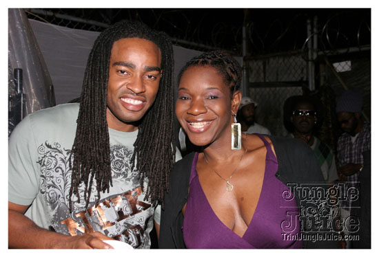 cribs_lost_in_jungle_jun21-162