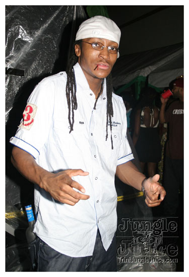 cribs_lost_in_jungle_jun21-185