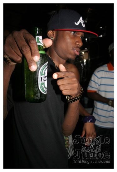 cribs_lost_in_jungle_jun21-199