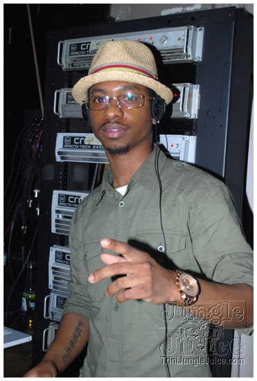 destra_and_friends_live_apr25-026