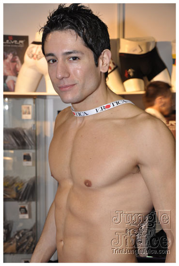 erotica_2009_nov21-003