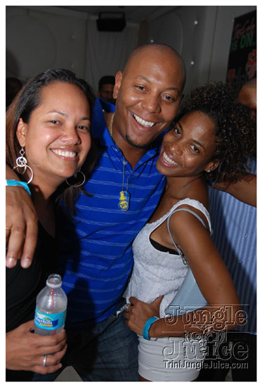 friends_miami_carnival_2009-079