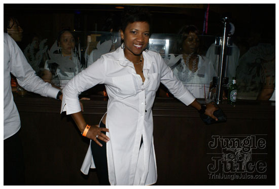 glow_2kwine_may22-002