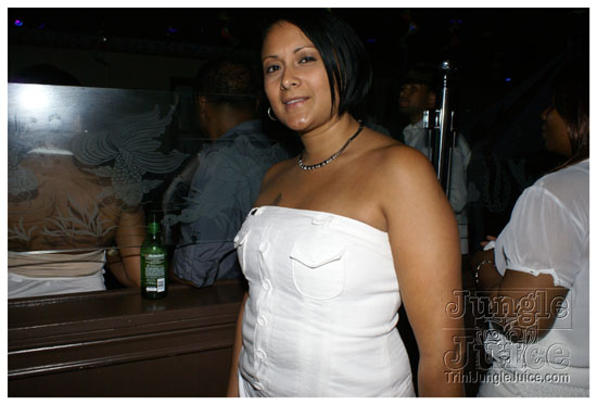 glow_2kwine_may22-004