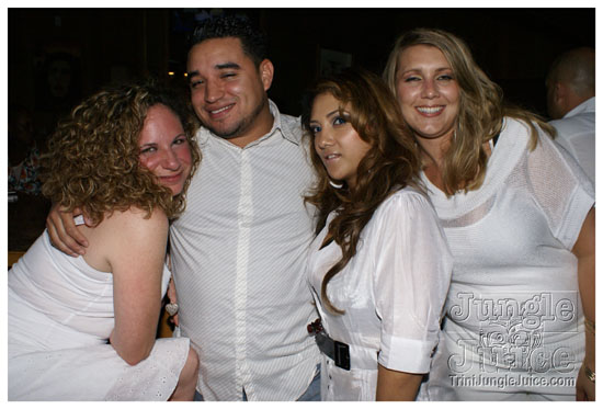 glow_2kwine_may22-005