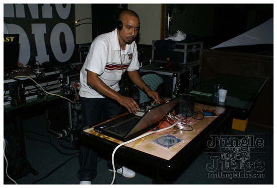 glow_2kwine_may22-008