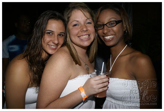 glow_2kwine_may22-012