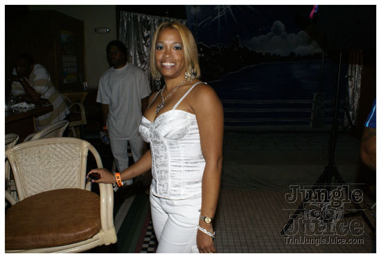 glow_2kwine_may22-013