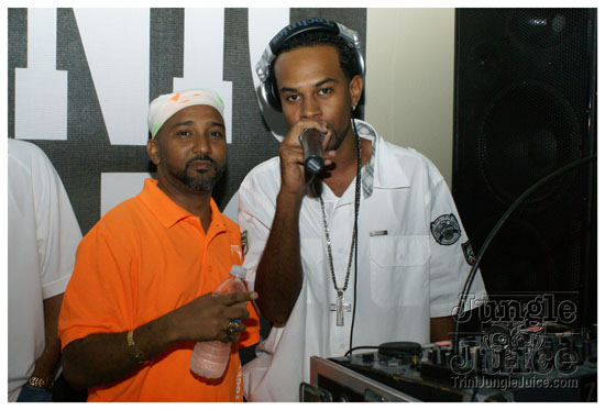 glow_2kwine_may22-023