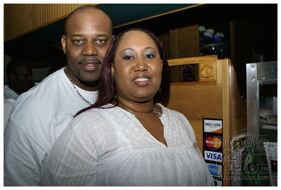 glow_2kwine_may22-028