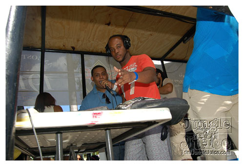 island_people_mon_mas_2009-060