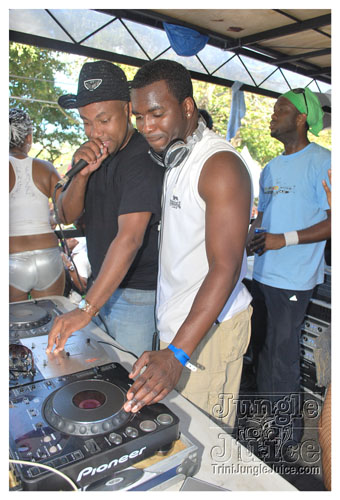 island_people_mon_mas_2009-082