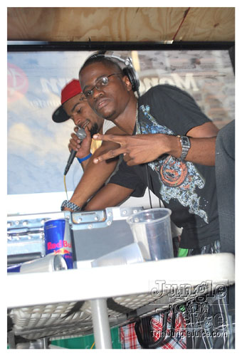 island_people_mon_mas_2009-202