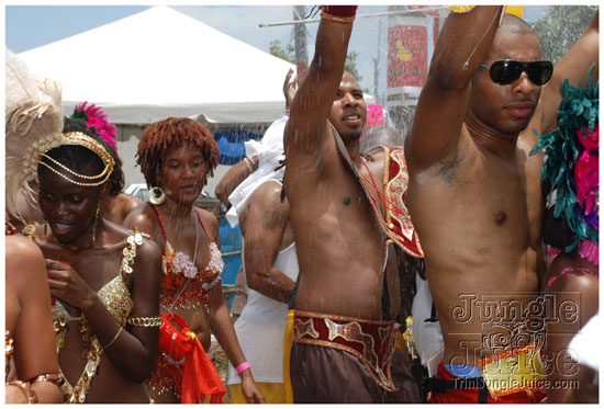 kadooment_day_2009_pt2-058
