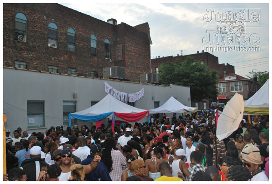 mawnin_neighbor_may24-146