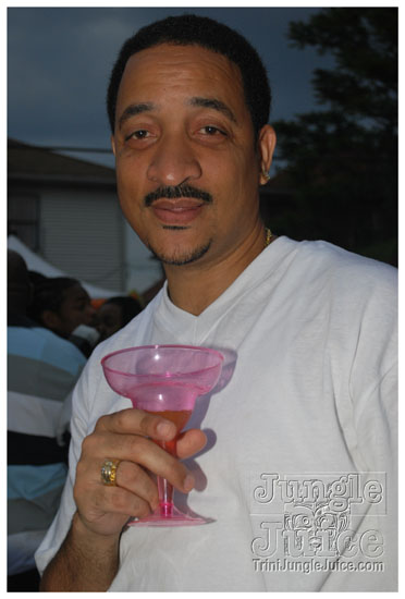 mawnin_neighbor_may24-200