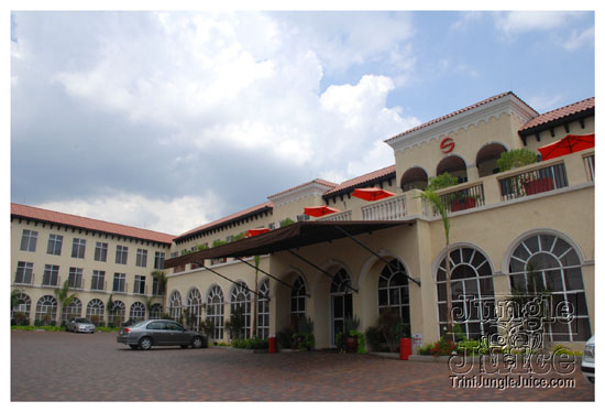 6-spanish_court_hotel-001