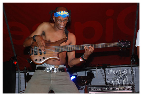 red_unlimited_band_launch_2k9-076