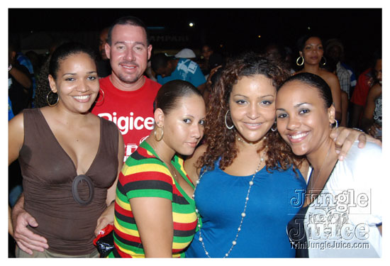 red_unlimited_band_launch_2k9-081