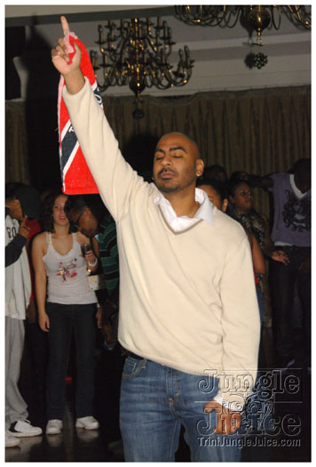 soca_under_de_mistletoe_dec5-023