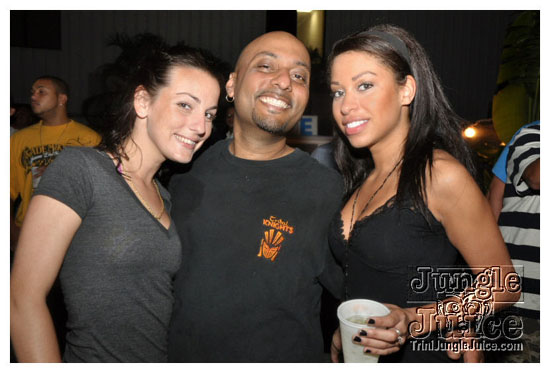 swankys_glow_foam_fete_apr30-001