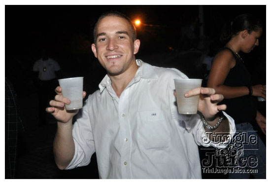 swankys_glow_foam_fete_apr30-022